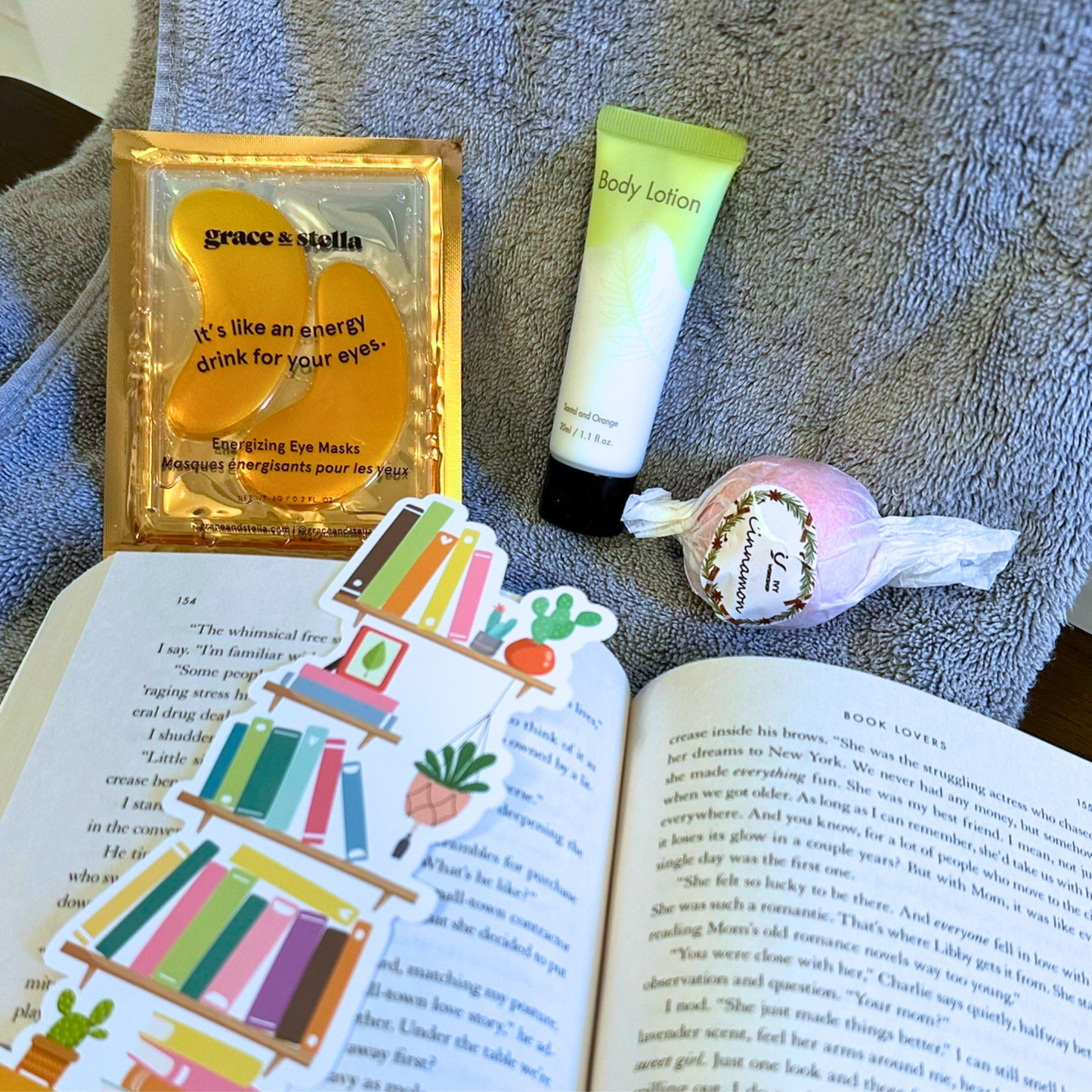 Book Lover Gift Box – Surprise Book with Spa Set